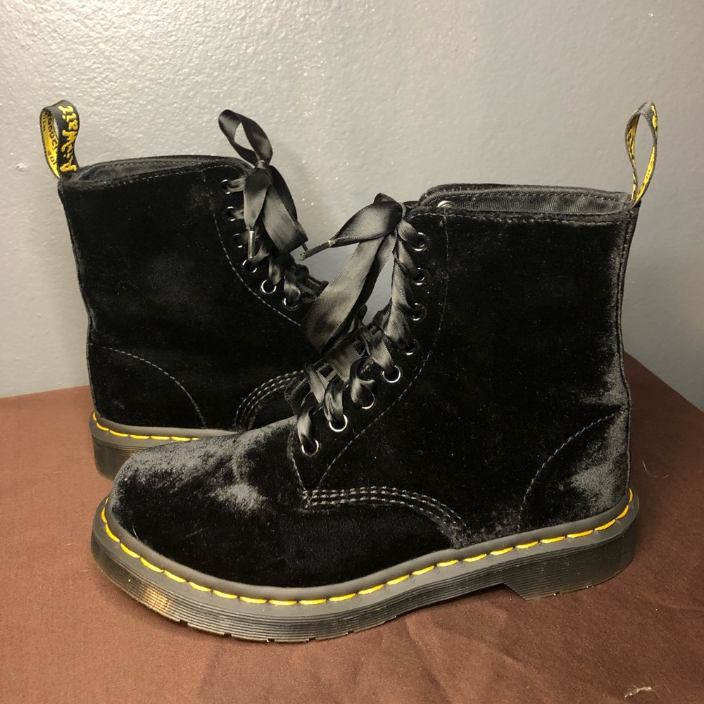 🖤Dr Martens 1460 Pascal Velvet Boots🖤
